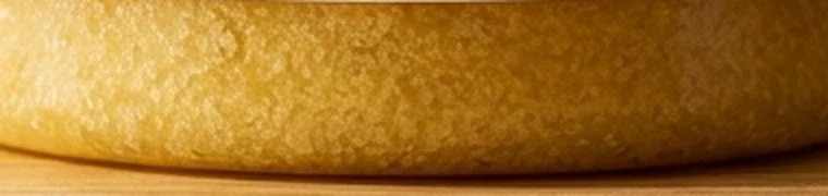 Granular texture of the ghee through the glass